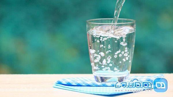 بین افطار و سحر چقدر آب بنوشیم؟ بین افطار و سحر چقدر آب بنوشیم؟